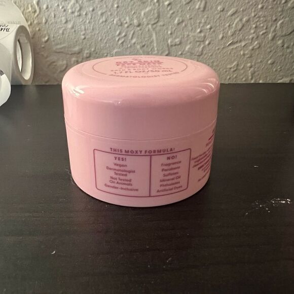 Moxy Bath And Body Works Face Mask❌ - Picture 3 of 5